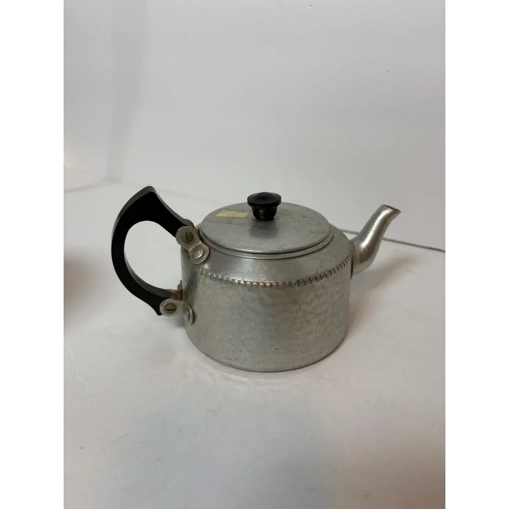 Vintage NC Joseph Ltd Aluminum Teapot Hammered Bakelite Handle England J.195‎